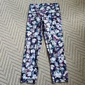Lululemon size 4 align crops
